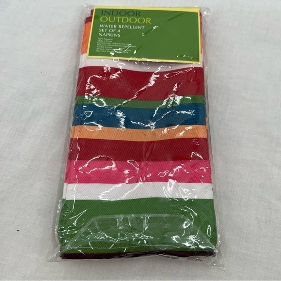 Indoor Outdoors Set of 4 Napkins NWOT - Picture 3 of 4